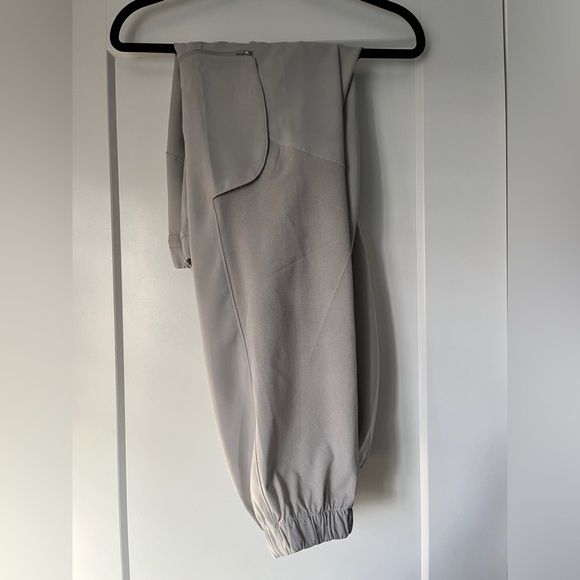 NWOT! Lululemon Relaxed Mid Rise Cargo Pants - Picture 3 of 9